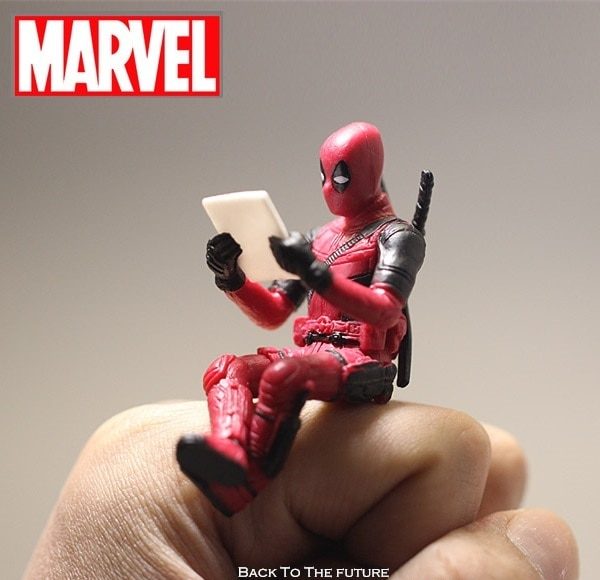 Disney Marvel X-Men Deadpool 2 Action Figure Sitting Posture